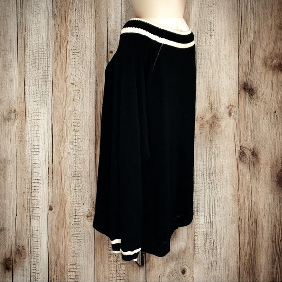 Les Copains Gym Black Knit Sweater Cotton Blend L Gold Embellished Logo Italy - Picture 7 of 11